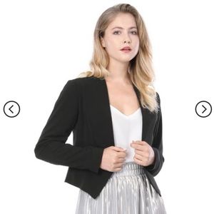 Collarless cropped blazer